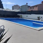 Viktor And 3*