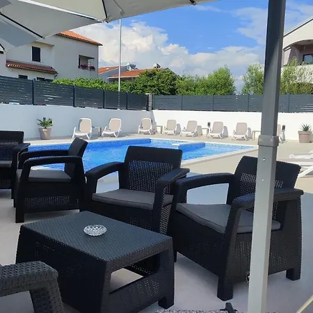 게스트하우스 Viktor And 3*