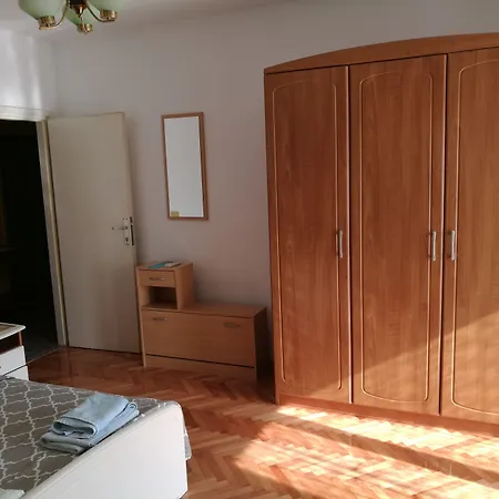 Viktor And 3* 로비니