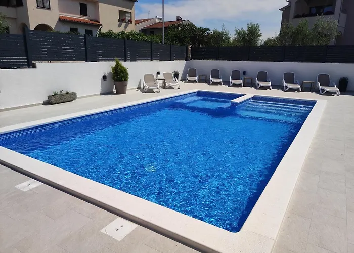 Πανσιόν Viktor And 3*