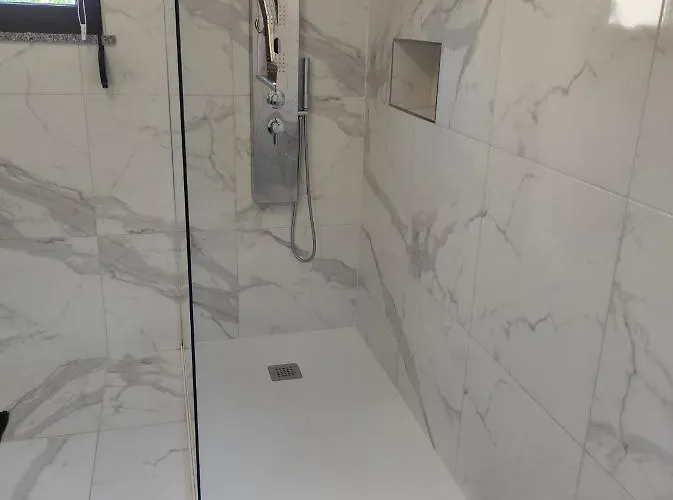 Viktor And 3* Ρόβινι