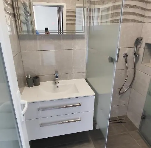 Πανσιόν Viktor And