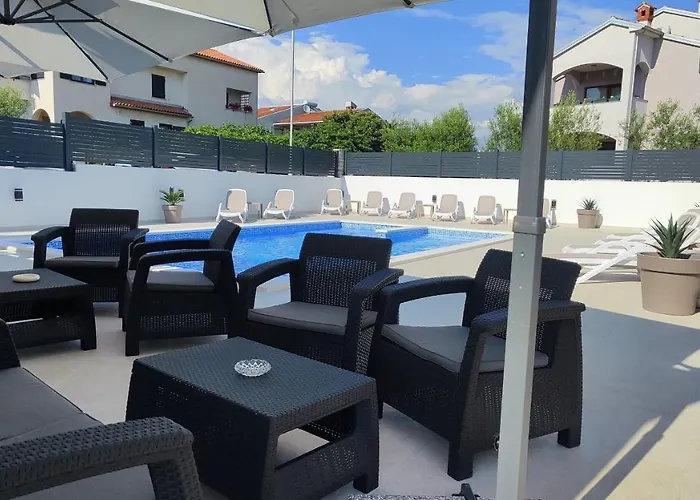 Πανσιόν Viktor And 3*