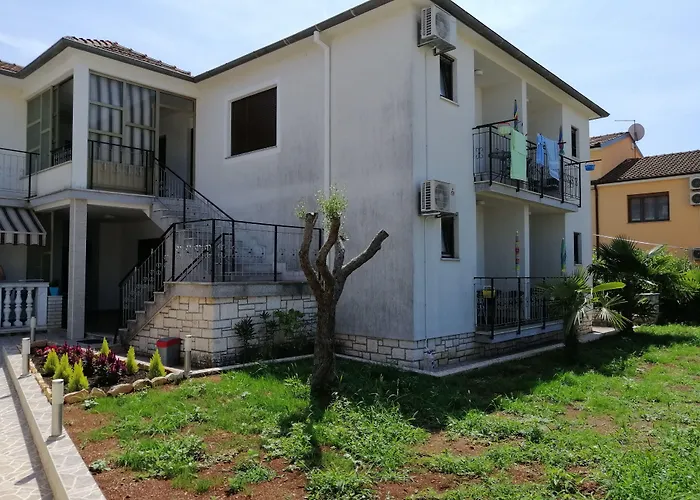 Πανσιόν Viktor And 3*