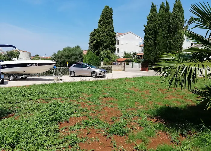 Viktor And 3* Ρόβινι