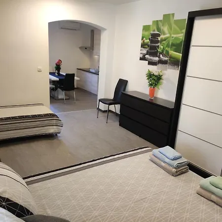 Viktor And 3* Ровинь