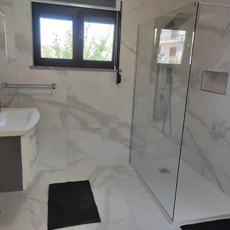 Гостевой дом Viktor And 3*