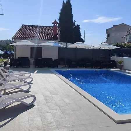 Гостевой дом Viktor And 3*