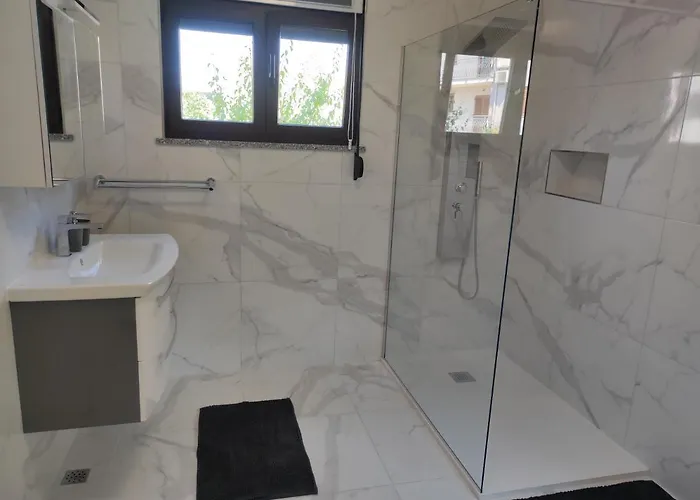 Gostinjska kuća Viktor And 3*